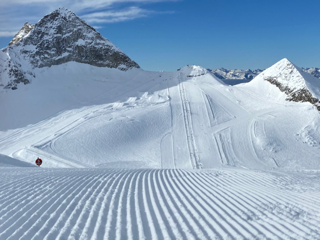 6 Reasons Why We Love Glacier Skiing in November | Welove2ski