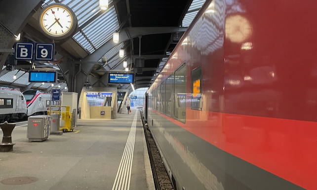 Six reason why we love going by train to St Anton | Welove2ski