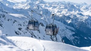 Roche de Mio Gondola cabins transporting skiers high above La Plagne’s alpine terrain.