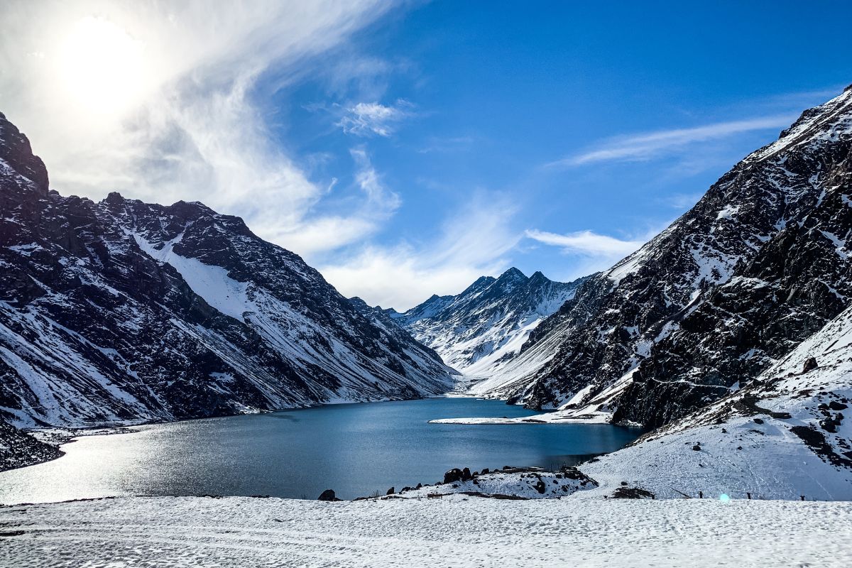 Iconic Lago del Inca and rugged Andean peaks at Portillo ski resort, Chile