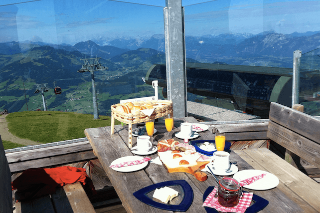 Breakfast on the Mountain | Welove2ski