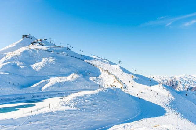 New Zealand ski resorts open early for a winter preview | Welove2ski