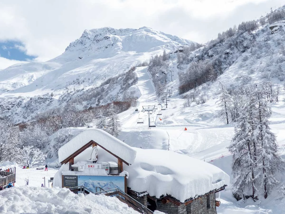 a very white ski area, with a metre of fresh snow piled up on roofs