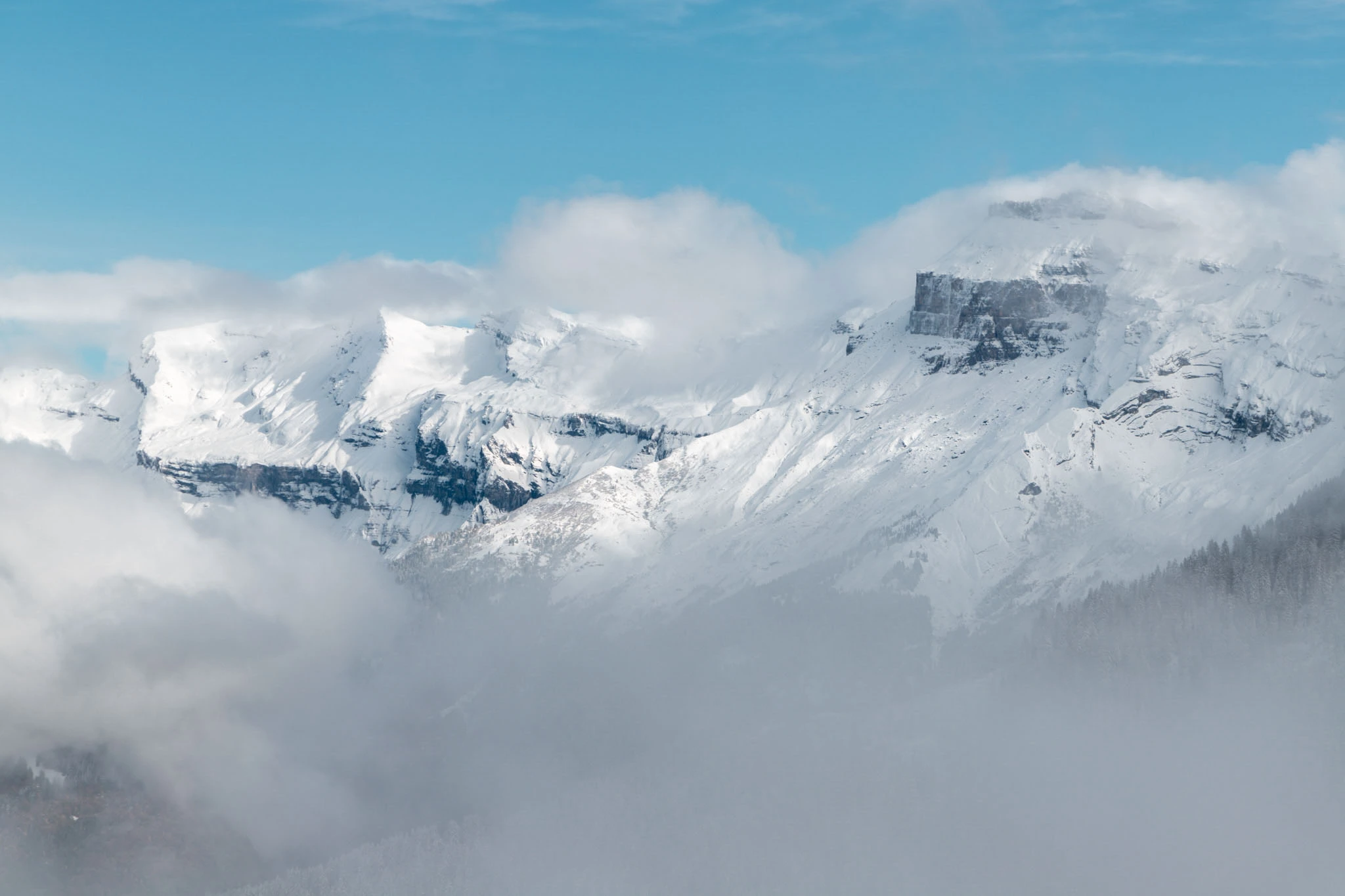 cloud covers the high mountains of Samoens
