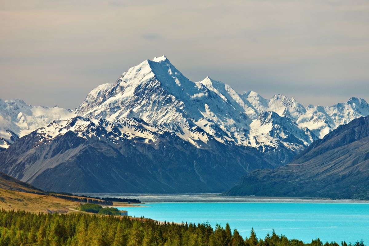 Mount Cook and Tasman Glacier with turquoise lake in Aoraki/Mount Cook National Park, New Zealand