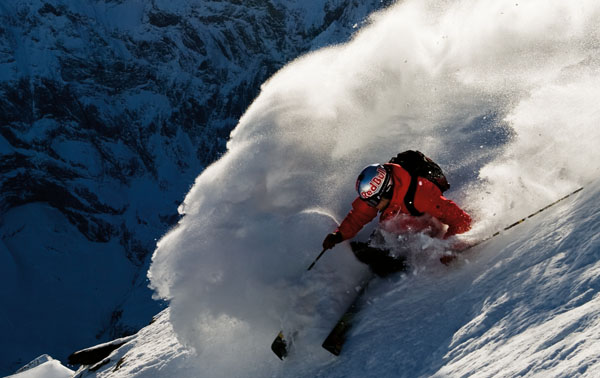 Free Photo  Skiing in mountains. bright color of ski clothes